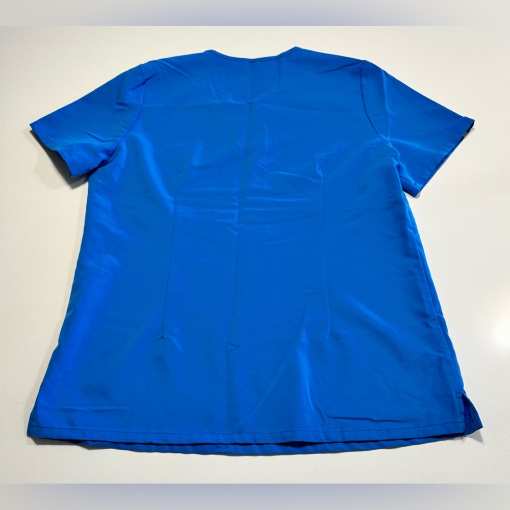 FIGS Catarina One Pocket Scrub Top Size Medium Blue Women’s FW1000 - Picture 2 of 7